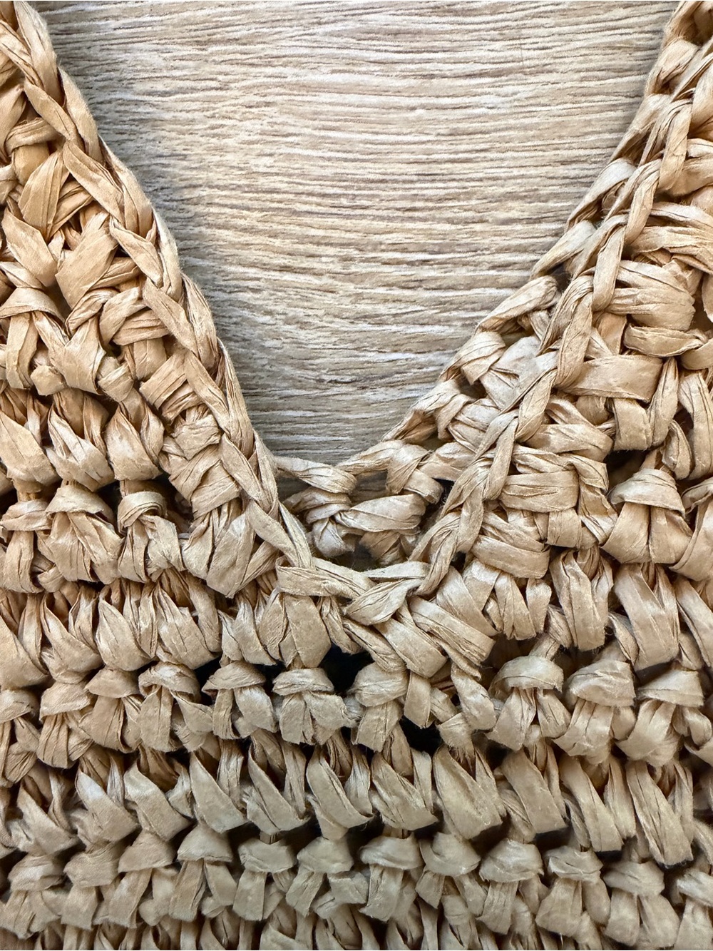 Banana Republic Tan straw tote features V-shape opening vegan leather handles - Picture 5 of 8